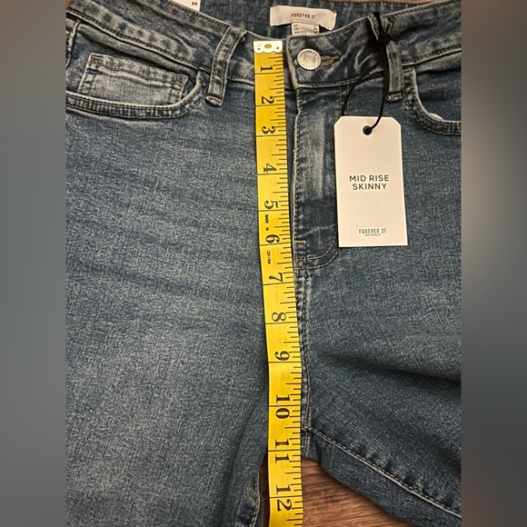 Forever 21 Women’s Skinny Jeans Size Medium - Picture 4 of 8